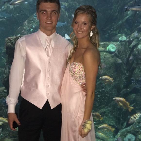 La femme long pink prom dress - Picture 2 of 4